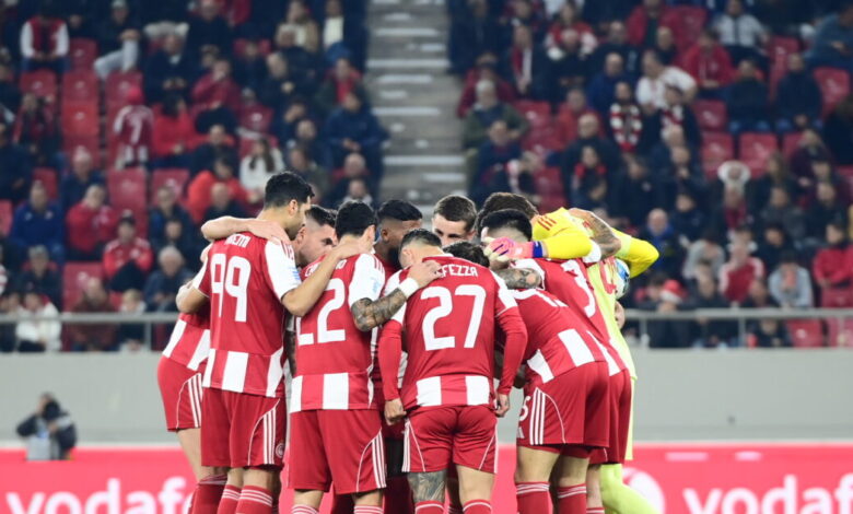 Οι-ευχές-του-Ολυμπιακού-για-τα-Χριστούγεννα-με-conference-και-youth-league