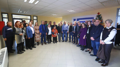 Χριστουγεννιάτικα-κάλαντα-και-ευχές-στο-γραφείο-του-Δημήτρη-Κουρέτα