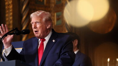 Ο-Ντόναλντ-Τραμπ-κινείται-ξανά-κατά-των-«late-shows»-–-«Πρέπει-να-βάλετε-τώρα-για-ύπνο-τον-Στίβεν-Κολμπέρτ»