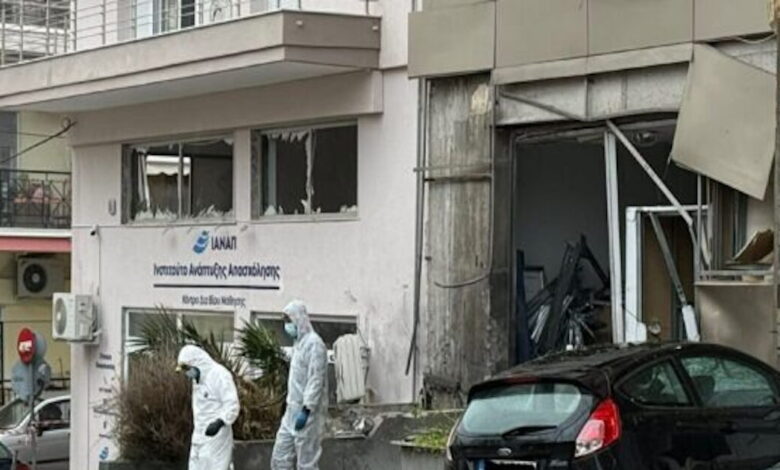 Θεσσαλονίκη:-«Επαγγελματικό»-χτύπημα-«βλέπουν»-πίσω-από-την-έκρηξη-στην-τράπεζα-–-Ανέλαβε-τις-έρευνες-το-ελληνικό-fbi