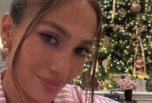 Η-Τζένιφερ-Λόπεζ-έκανε-χριστουγεννιάτικο-πάρτι-στο-σπίτι-της-με-dress-code-ασορτί-πιτζάμες