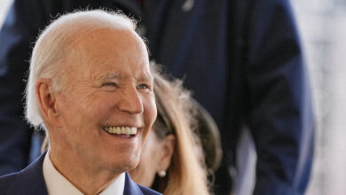 Ο-Τζο-Μπάιντεν-ανέβασε-μία-οικογενειακή-φωτογραφία-για-να-ευχηθεί-για-τα-Χριστούγεννα-–-Οι-χρήστες-τον-«έψαχναν»