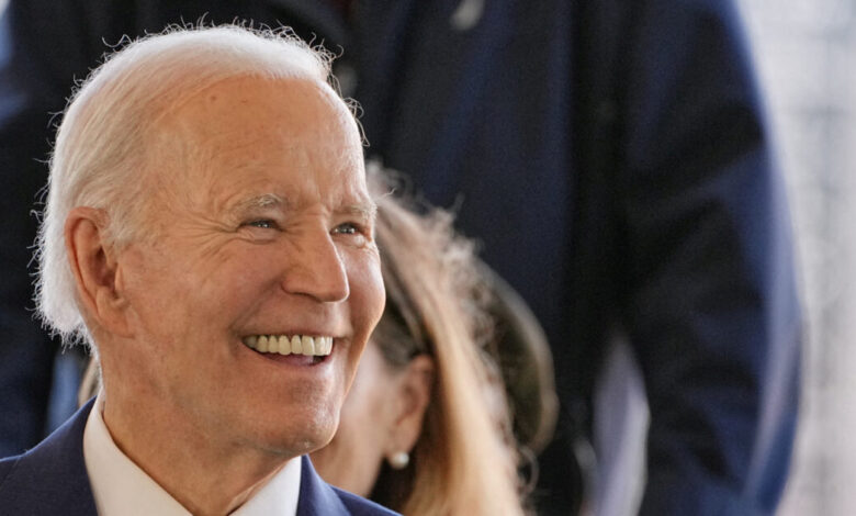 Ο-Τζο-Μπάιντεν-ανέβασε-μία-οικογενειακή-φωτογραφία-για-να-ευχηθεί-για-τα-Χριστούγεννα-–-Οι-χρήστες-τον-«έψαχναν»