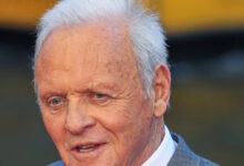 Άντονι-Χόπκινς:-«Στα-88-μου,-ο-επαναστάτης-που-κρύβω-μέσα-μου-με-κρατάει-σε-εγρήγορση»