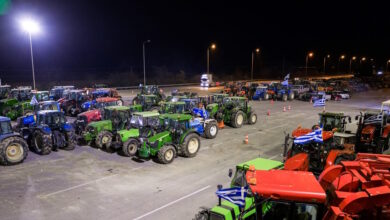 Χριστούγεννα-στα-μπλόκα-οι-αγρότες:-Στην-άκρη-τα-τρακτέρ,-ανοιχτές-οι-λωρίδες-κυκλοφορίας,-νέα-σύσκεψη-έως-την-Κυριακή