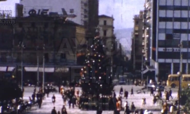Χριστούγεννα-στην-Αθήνα-της-δεκαετίας-του-1960:-Το-δέντρο-στο-Σύνταγμα-και-οι-στολισμένες-βιτρίνες-σε-ένα-ταξίδι-στον-χρόνο