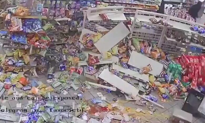 Τέξας:-«Ξήλωσαν»-ΑΤΜ-με-αυτοκίνητο-και-κατέστρεψαν-ένα-ολόκληρο-κατάστημα-–-Δείτε-βίντεο