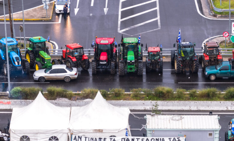 Μπλόκα-αγροτών:-Στους-δρόμους-και-την-Πρωτοχρονιά-–-Αποφασίζουν-την-Κυριακή-για-τις-επόμενες-κινήσεις-τους