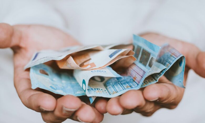 ΔΥΠΑ:-Ποιοι-θα-δουν-από-Δευτέρα-το-«χρώμα» του-χρήματος