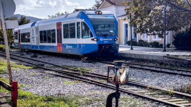 Καλάβρυτα:-Αμαξοστοιχία-της-hellenic-train-σταμάτησε-μεσ’-την-μέση-της-διαδρομής-για-να-βοηθήσει-ορειβάτες-που-τους-έκαναν-σήμα