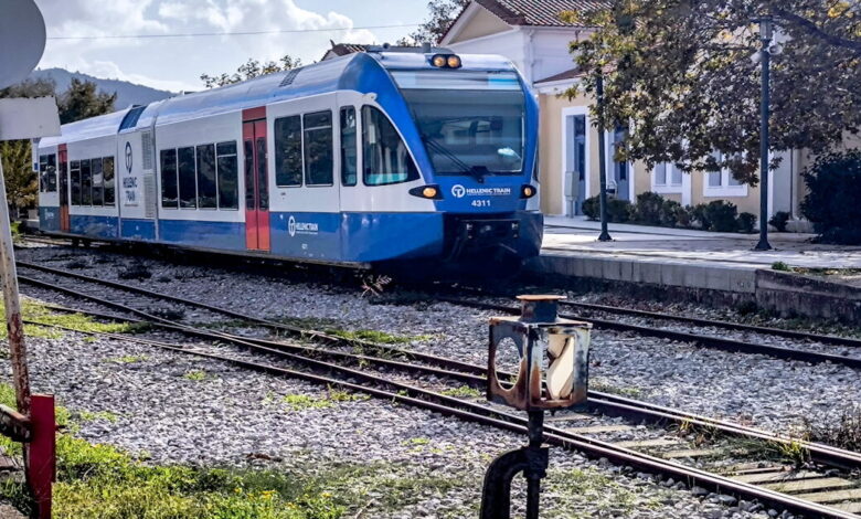 Καλάβρυτα:-Αμαξοστοιχία-της-hellenic-train-σταμάτησε-μεσ’-την-μέση-της-διαδρομής-για-να-βοηθήσει-ορειβάτες-που-τους-έκαναν-σήμα