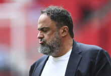 Ο-Βαγγέλης-Μαρινάκης-θα-τιμήσει-τη-μνήμη-του-Τζον-Ρόμπερτσον,-θρύλου-της-Νότιγχαμ-Φόρεστ