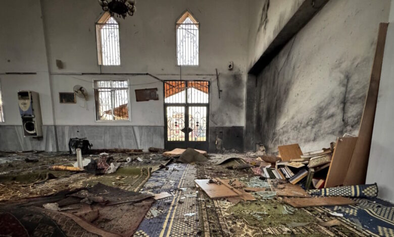 Συρία:-Οκτώ-νεκροί-και-δεκάδες-τραυματίες-μετά-από-έκρηξη-μέσα-σε-τέμενος-αλαουιτών-στην-πόλη-Χομς