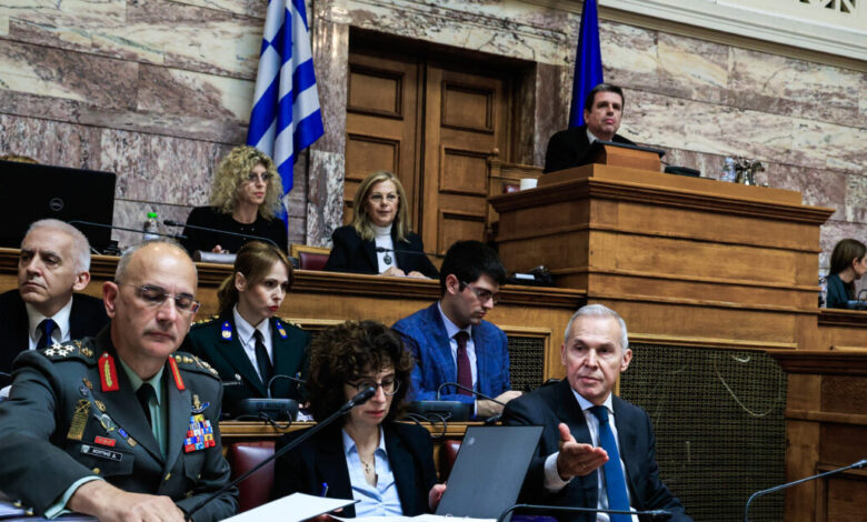 Επεισόδιο-στη-Βουλή-ανάμεσα-σε-Καιρίδη-και-Δαβάκη:-«Που-είναι-ο-Νίκος-Δένδιας;-Προσβάλλει-την-Επιτροπή»-–-«Είσαι-απαράδεκτος»