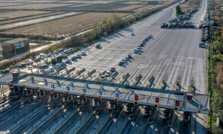 Οι-αγρότες-κλείνουν-στις-12-το-ρεύμα-προς-Αθήνα-στο-μπλόκο-των-Μαλγάρων-–-Κινητοποιήσεις-σε-Νίκαια-και-Χαλκίδα