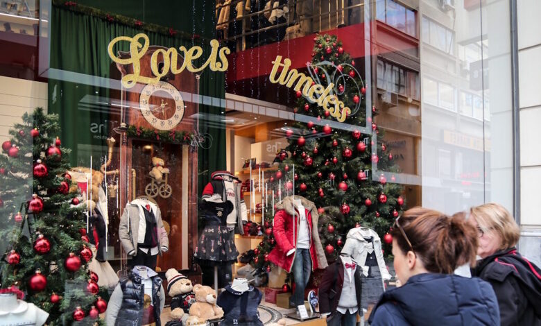 Σε-ισχύ-το-εορταστικό-ωράριο:-Ανοιχτά-καταστήματα-και-σούπερ-μάρκετ-την-Κυριακή-28/12