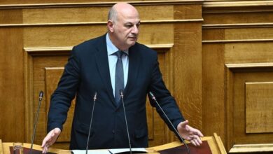Φάκελο-με-αιτήματα-παρέδωσαν-στον-Τσιάρα-αγρότες-από-την-Κορινθία