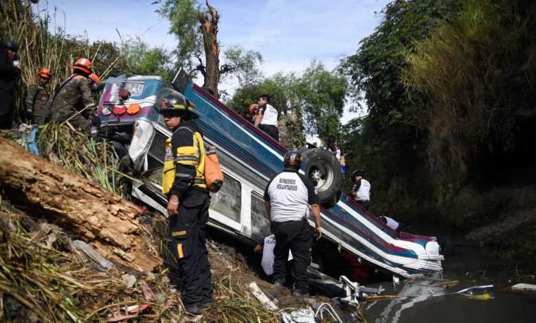 Τουλάχιστον-15-νεκροί-στη-Γουατεμάλα-μετά-την-πτώση-λεωφορείου-σε-χαράδρα