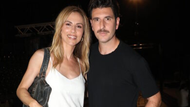 Γιώργος-Γεροντιδάκης-και-Ντορέττα-Παπαδημητρίου-ερωτευμένοι-στο-Παρίσι-–-Το-ρομαντικό-ταξίδι-του-ζευγαριού