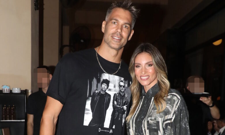 Αθηνά-Οικονομάκου-και-Μπρούνο-Τσερέλα-έγιναν-στολίδια-στο-χριστουγεννιάτικο-δέντρο-τους