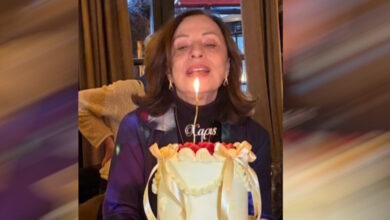 Η-Χάρις-Αλεξίου-έγινε-75-ετών-και-το-γιόρτασε-με-μία-εντυπωσιακή-τούρτα:-«Πάμε-γι’-άλλα-τώρα»