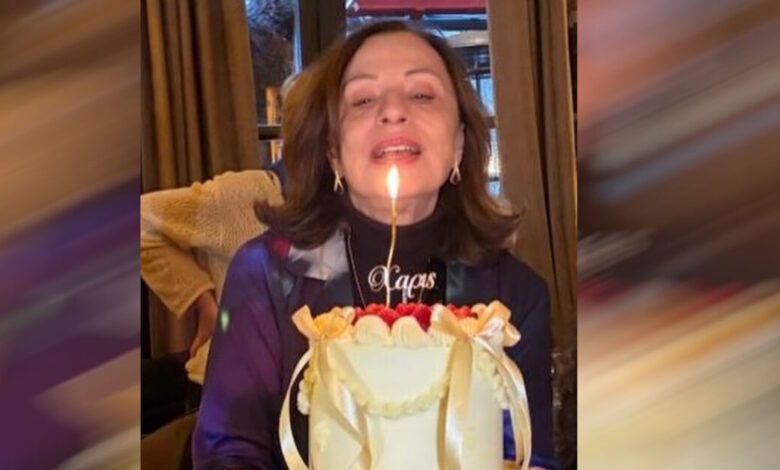 Η-Χάρις-Αλεξίου-έγινε-75-ετών-και-το-γιόρτασε-με-μία-εντυπωσιακή-τούρτα:-«Πάμε-γι’-άλλα-τώρα»