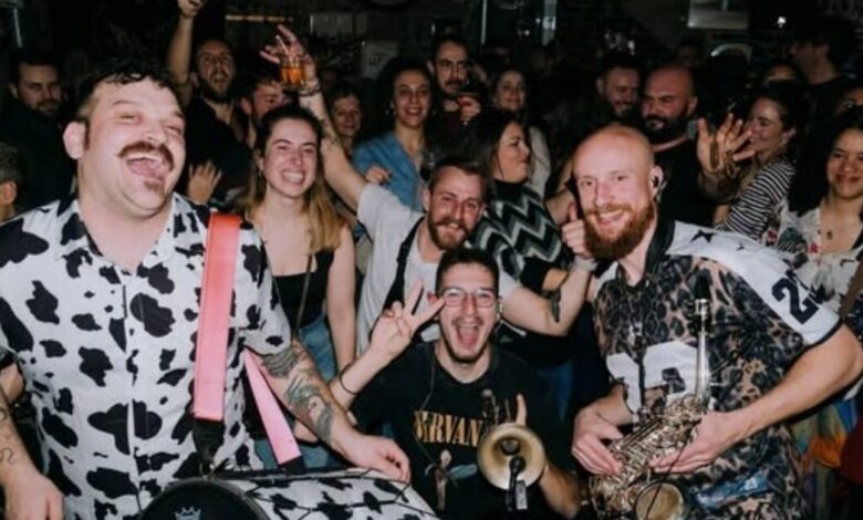 Φλώρινα:-Απάντηση-της-banda-entopica-για-τη-διακοπή-συναυλίας-–-«Παίξαμε-το-”Σόφκα”-και-το-”Έλα-Κέρκο”-και-όχι-το-”eleno-kerko”»