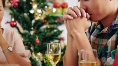 Οικογενειακά-τραπέζια:-Πώς-να-απαντήσετε-σε-αγενείς-ή-άβολες-ερωτήσεις