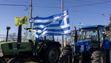 Μαρινάκης:-«Ο-ειλικρινής-διάλογος-θα-φέρει-τις-λύσεις»-–-«Δεν-έχουμε-λάβει-ουσιαστικές-απαντήσεις,-παραμένουμε-στον-δρόμο»-απαντούν-οι-αγρότες