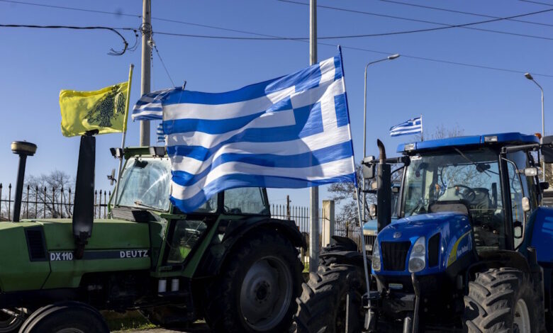 Μαρινάκης:-«Ο-ειλικρινής-διάλογος-θα-φέρει-τις-λύσεις»-–-«Δεν-έχουμε-λάβει-ουσιαστικές-απαντήσεις,-παραμένουμε-στον-δρόμο»-απαντούν-οι-αγρότες