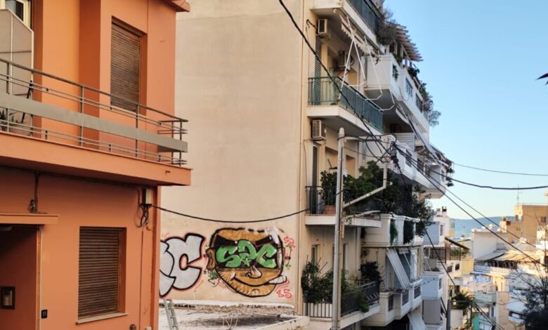 Γκύζη:-«Δεν-άντεχα-άλλο»-έγραψε-σε-σημείωμα-πριν-πέσει-στο-κενό-ο-74χρονος-που-μαχαίρωσε-την-γυναίκα-του-–-Πληροφορίες-ότι-εκείνη-πάσχει-από-άνοια