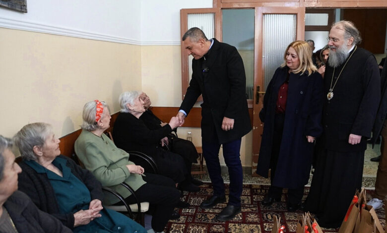 Στο-Γηροκομείο-Μεγάλων-Καλυβίων-ο-Δημήτρης-Κουρέτας