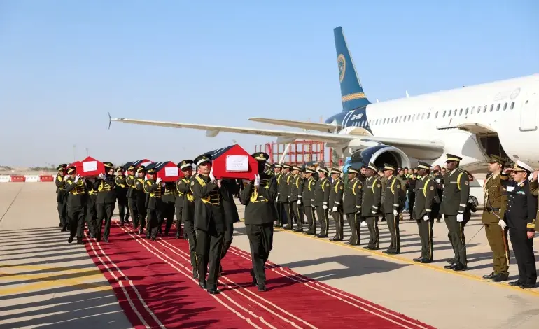 Η-διχασμένη-Λιβύη-αποχαιρετά-τον-αρχηγό-του-στρατού-που-σκοτώθηκε-στην-Τουρκία