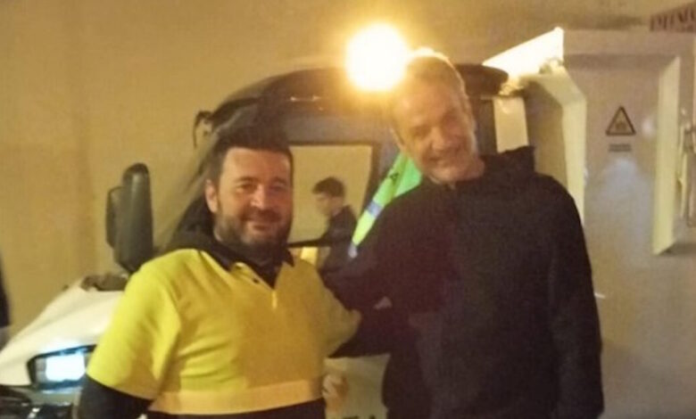 Ο-Κυριάκος-Μητσοτάκης-στα-Χανιά-–-Η-χαλαρή-βόλτα-του-πρωθυπουργού-στο-ενετικό-λιμάνι