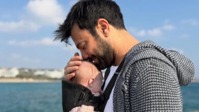 Ο-Αντρέας-Γεωργίου-έκανε-μία-ηλιόλουστη-βόλτα-στη-θάλασσα-με-την-τεσσάρων-μηνών-κορούλα-του