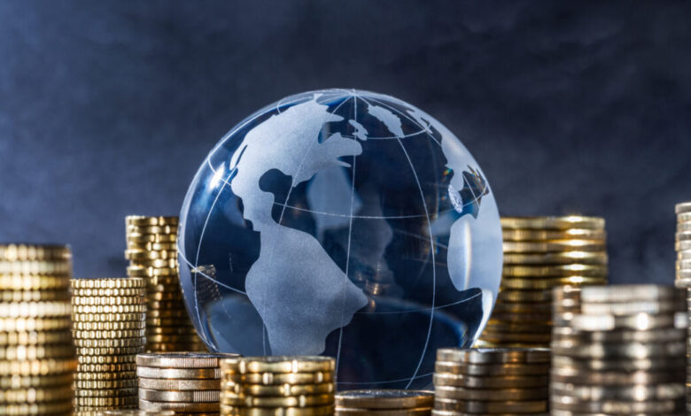 Εμπορικός-πόλεμος,-άμυνα,-αναβαθμίσεις-και-ένας-Έλληνας-στην-προεδρία-του-eurogroup:-Ο-οικονομικός-απολογισμός-του-2025