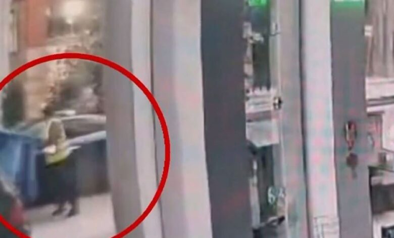 Πάτρα:-Η-στιγμή-που-αυτοκίνητο-πέφτει-πάνω-σε-απορριμματοφόρο-τραυματίζοντας-έναν-εργαζόμενο-–-Βίντεο-ντοκουμέντο