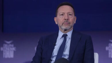 «Καμπανάκια»-Στουρνάρα-για-παραγωγικότητα-και-ακρίβεια