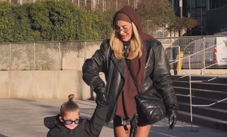 Η-Ιωάννα-Τούνη-με-τον-γιο-της-Πάρη-σε-Χριστουγεννιάτικη-απόδραση-στο-Παρίσι