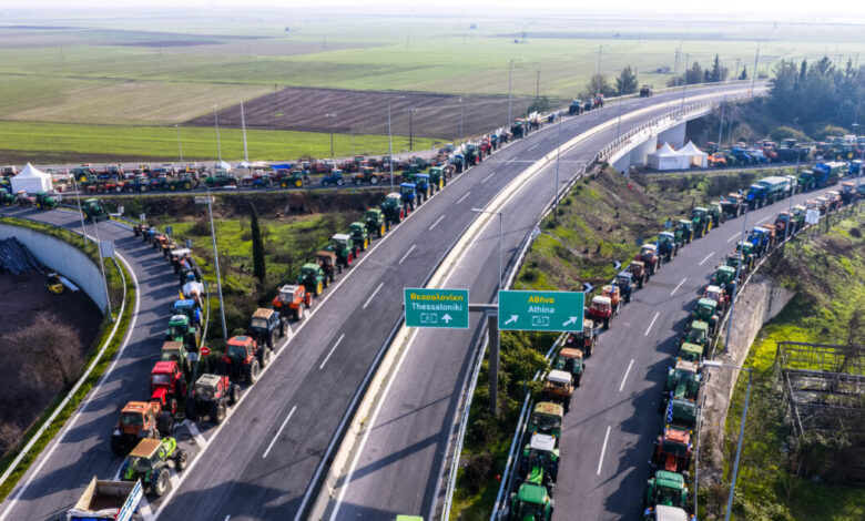 Οι-αγρότες-ακολουθούν-το-μοντέλο-των-Χριστουγέννων:-Χαλαρώνουν-τα-μπλόκα-για-τους-εκδρομείς-της-Πρωτοχρονιάς