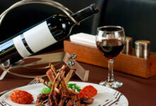 Πρωτοχρονιάτικο-τραπέζι-στην-Πελοπόννησο-και-την-Κρήτη:-Μεσογειακή-ένταση,-παράδοση-και-κρασιά-με-χαρακτήρα