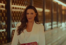 Ιουλία-Καλλιμάνη:-Η-«μαμά-Ιουλία»-παρουσιάζει-το-νέο-της-dance-hit-«Εξαίρεση-Εσύ»