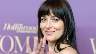 Η-Ντακότα-Τζόνσον-ξανά-ερωτευμένη-μετά-τον-χωρισμό-της-από-τον-Κρις-Μάρτιν