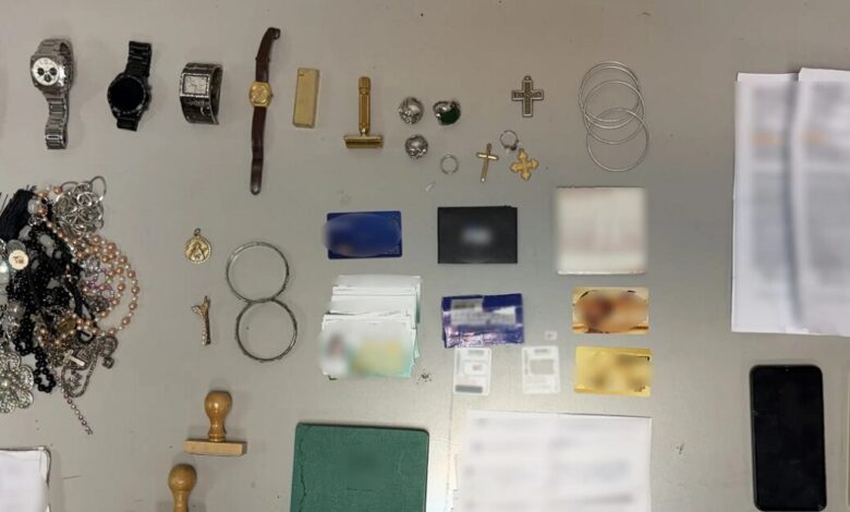 Χειροπέδες-σε-45χρονη-οικιακή-βοηθό-που-έκλεβε-κοσμήματα-και-χρήματα-από-σπίτια-που-εργαζόταν