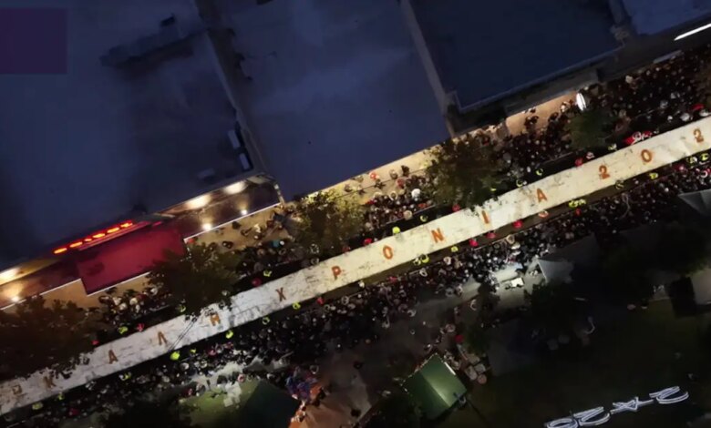 Περιστέρι:-Η-βασιλόπιτα-«γίγας»-έσπασε-παγκόσμιο-ρεκόρ-–-Ξεπερνά-τα-80.000-κομμάτια,-ζυγίζει-10-τόνους-και-φτάνει-τα-100-μέτρα