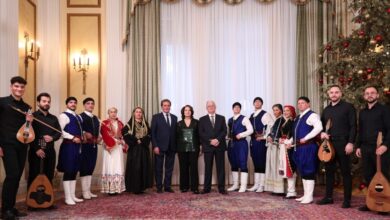 Κωνσταντίνος-Τασούλας:-Πρωτοχρονιάτικα-κάλαντα-από-διάφορες-γωνιές-της-Ελλάδας-ακούστηκαν-στο-Προεδρικό-Μέγαρο