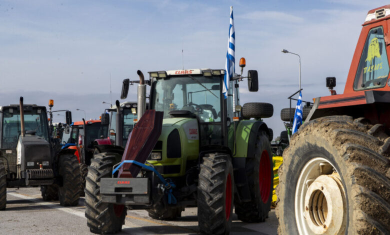 Ορόσημο-τα-Θεοφάνεια-για-το-plan-b-της-κυβέρνησης-για-τους-αγρότες:-Πρόστιμα-και-αφαίρεση-πινακίδων-στο-τραπέζι