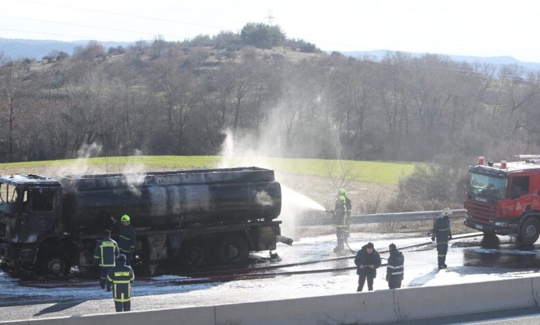 Φωτιά-σε-βυτιοφόρο-στην-εθνική-οδό-Θεσσαλονίκης-–-Σερρών:-Έκλεισε-και-στα-δύο-ρεύματα-ο-δρόμος