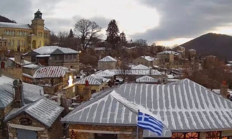 Στα-λευκά-η-χώρα:-Οι-πρώτες-εικόνες-από-τα-χιονισμένα-τοπία-σε-Εύβοια,-Φλώρινα-και-Χελμό