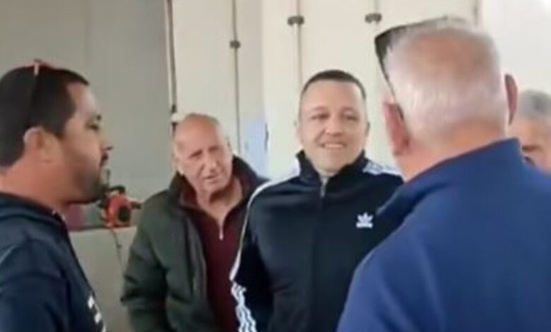 Ο-Ηλίας-Κασιδιάρης-πήρε-άδεια-από-τις-φυλακές-και-βρέθηκε-στα-μπλόκα-–-«Μόνο-εσείς-έχετε-τη-δύναμη-να-φύγει-η-διαφθορά-από-την-Ελλάδα»